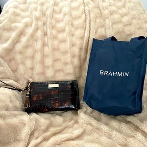 Brahmin Wristlet New Without Tags. Never used.